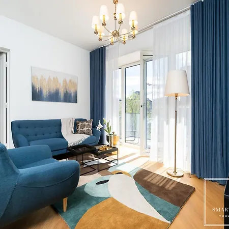 High-end 2br, Ambassador Building, Lift, Skyline View Apartman