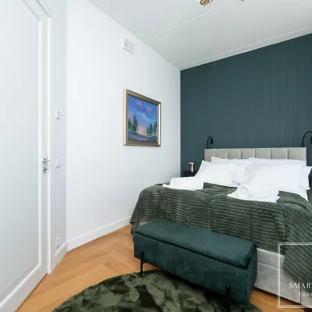 High-end 2br, Ambassador Building, Lift, Skyline View Apartman *