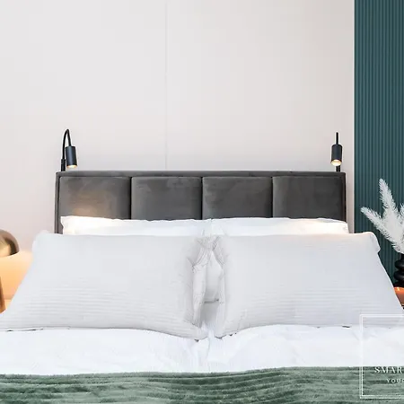 High-end 2br, Ambassador Building, Lift, Skyline View Apartman *