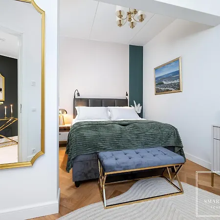 High-end 2br, Ambassador Building, Lift, Skyline View Apartman *