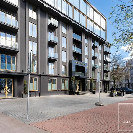 High-end 2br, Ambassador Building, Lift, Skyline View Apartman *
