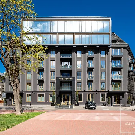 High-end 2br, Ambassador Building, Lift, Skyline View Apartman